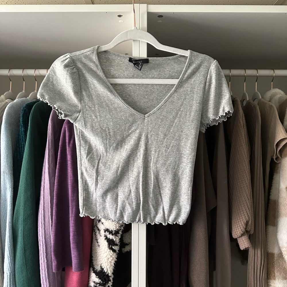 Forever 21 Cropped Ruffle Border Grey Tee Shirt